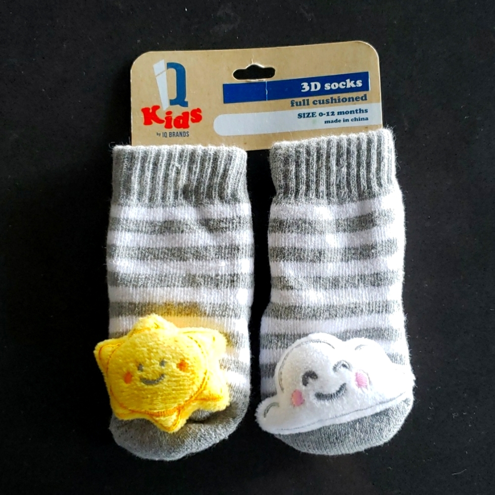 3/$18 - iQ 3D 0-12M socks with bell